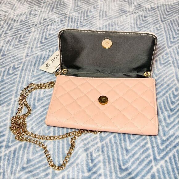 NWT DESIGNER VEGAN EST 2005 PINK QUILTED CLUTCH 100% VEGAN FRIENDLY W DETACHABLE - Picture 3 of 7